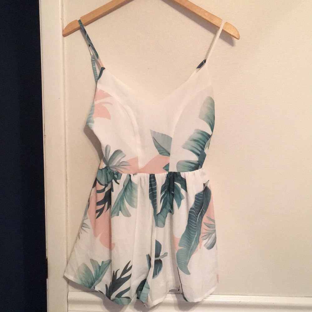 Leaf print backless strappy romper